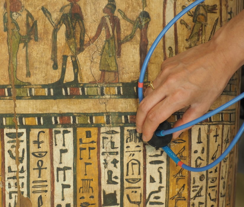 Diagnosis activity on an ancient Egyptian hieroglyph painted on the surface of a column or wall.