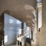 External wall of the Aula Magna with the staircase leading to the control and interpreting booths