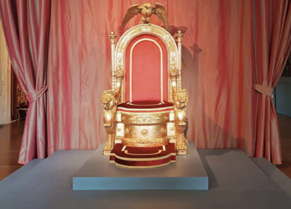 The restoration of the throne of the Royal Palace of Naples